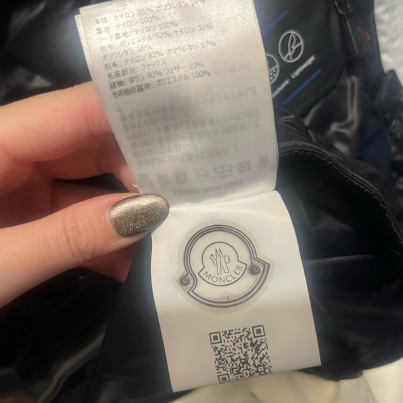 Authentic Moncler Women Down Jacket - Picture 8 of 8